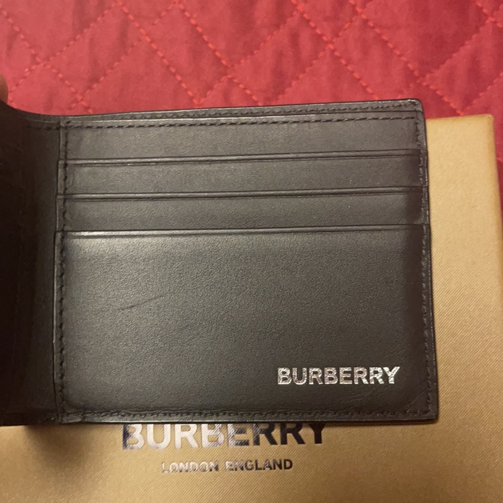 Men’s Burberry wallet - Picture 7 of 8